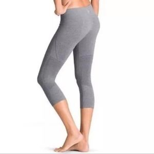 Athleta Breakthrough Seamless Capri Leggings Size Medium